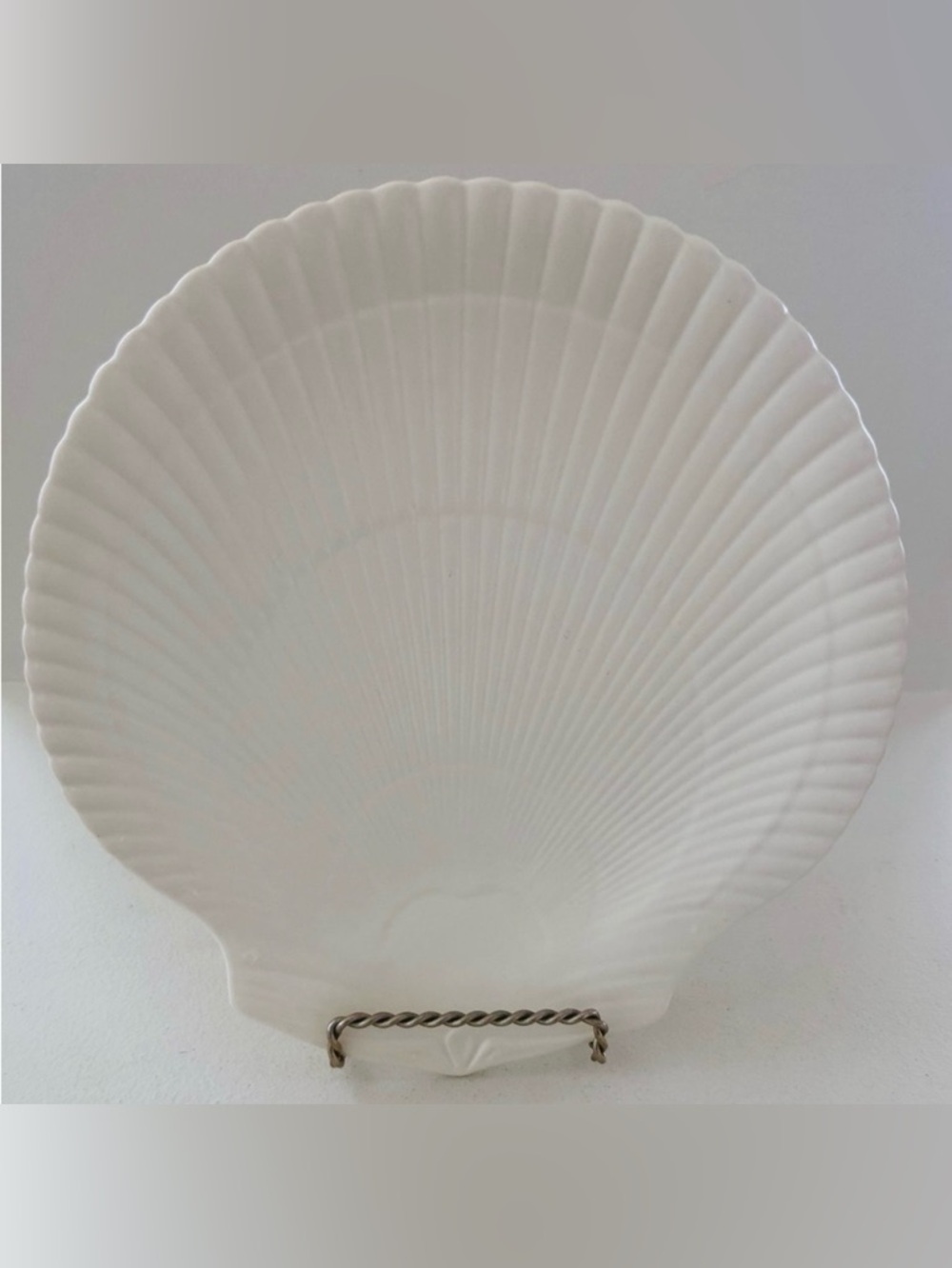 English Wedgewood Shell-Shaped Decorative Plate